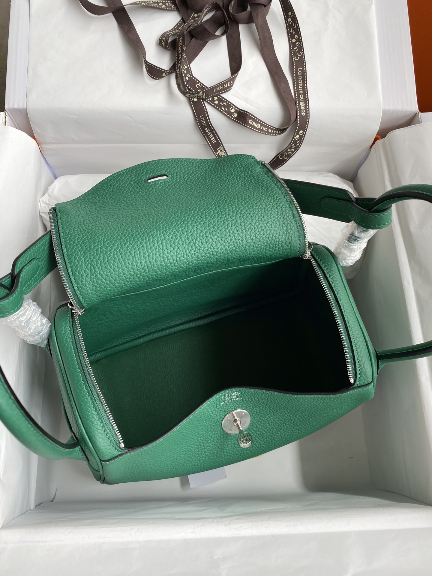 Hermes Lindy 26cm Handbag Shoulder Bag In Vert Vertigo Clemence Leather